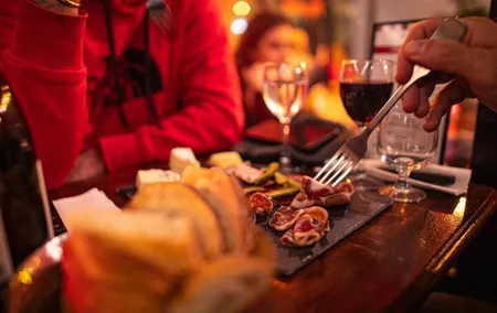 Private Parisian Food Tour in Charming Neighborhood Le Marais