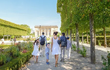 Private Half-Day Trip to Versailles from Paris with Macarons