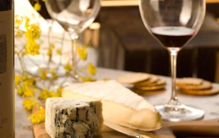 Paris Wine and Cheese Pairing Private Masterclass in a Bistrot