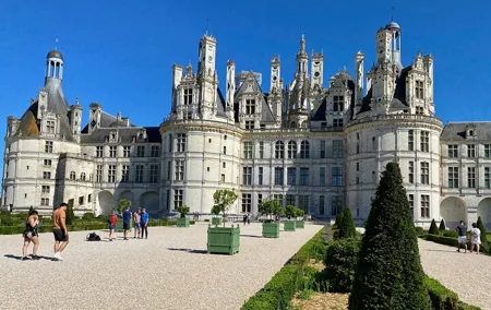 Live Guided Chenonceau, Chambord, Amboise Castles trip from Paris