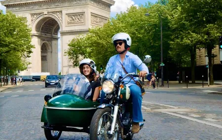 Retro Side-Car Tour in Paris and River Cruise