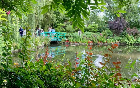 Private Giverny Versailles Trianon Trip from Paris with Lunch