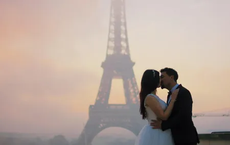 Paris Photographer: Exclusive Photoshoot with Private Car