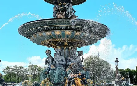Drawing workshop/creative notebook & cultural walk in the Tuileries