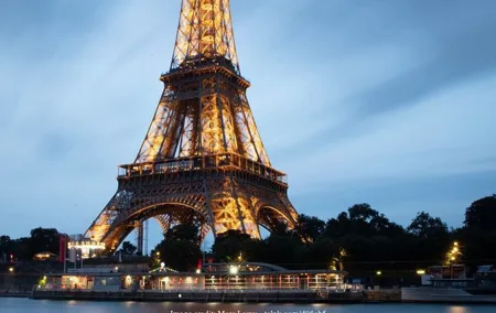 Paris by Night 2-hour Private Tour with Scenic Seine River Cruise