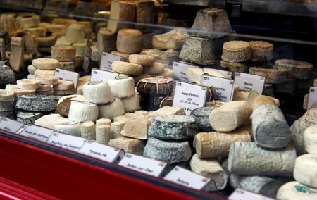 Paris Gourmet French Delicacies Food Tour in Eiffel Tower Area