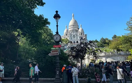 Montmartre Highlights: Private Walking Tour with Sacré-Cœur
