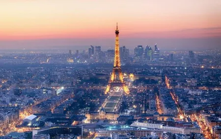 Paris at Night Tour with a Local Guide: Private & Personalized