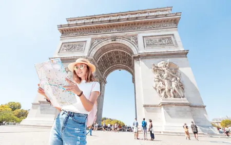 Paris's Old Town and Top Attractions Private Car Tour