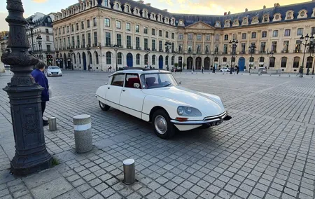 Paris City Tour 3h00 Citroën DS Vintage with Open Roof