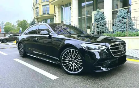 Hourly Disposal Service in Paris: Private Driver by Luxury Car