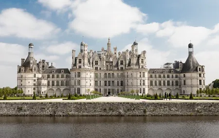 Loire Valley Castles Guided Tour with Transportation
