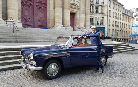 Paris Private Tour by Vintage Car with Wine Tasting