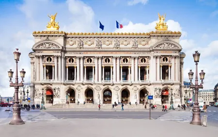 Paris Tour with Palais Garnier, Madeleine Church and Louvre