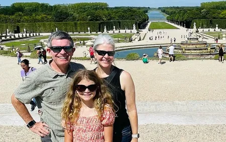 Versailles Palace Family Tour with Private Transfers and Lunch