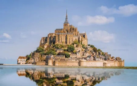 Mont St Michel & Normandy: Private 2-day tour - departure from Paris