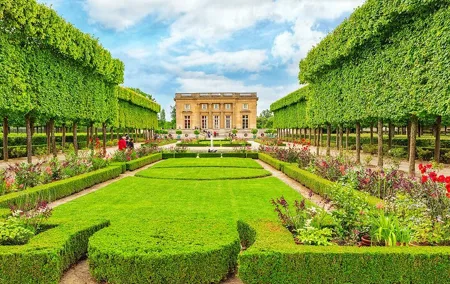 4-Hour Private Tour. Marie Antoinette's Trianon & Hamlet