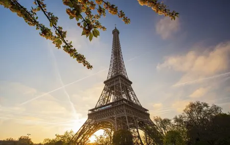Paris Illuminations Tour by Coach with Eiffel Tower Entry Ticket