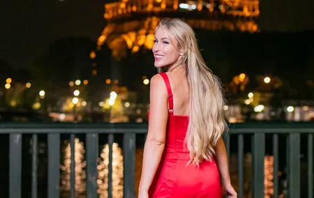Private Guided Photoshoot at the Eiffel Tower in Paris