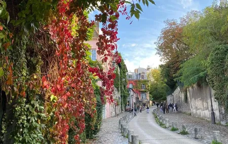 Montmartre Semi Private Walking Tour MAX 6 PEOPLE Guaranteed