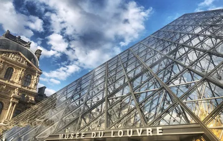 Semi-Private Homoerotic Louvre Tour with Reserved Entrance Time