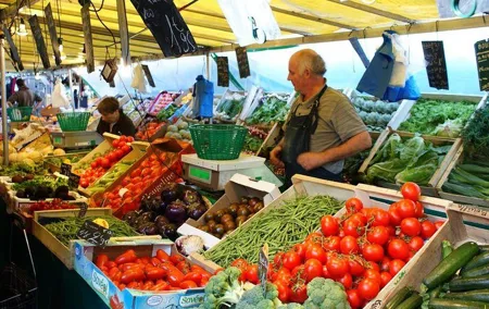 Local Food Market Walking Tour near the Marais