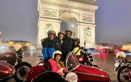 Private Sidecar Tour of Paris at Night with drinks