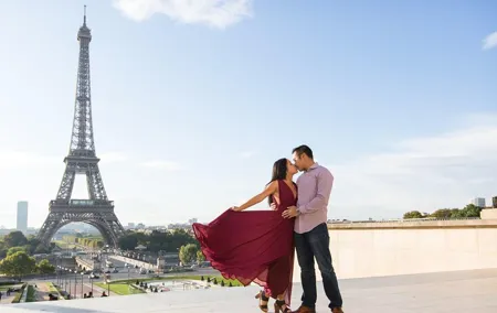2 Hours Photoshoot tours at the Eiffel tower, Trocadero, Champ de Mars and more