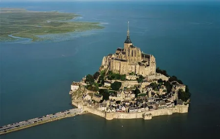 Private Guided Day Tour of Mont St-Michel from Paris