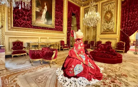 Louvre Fashion Exhibit Private Guided Tour with Priority Access