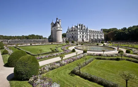 Private Loire Valley Castles with Minivan