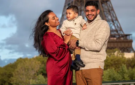 Private Photoshoot with the Iconic Eiffel Tower in Paris