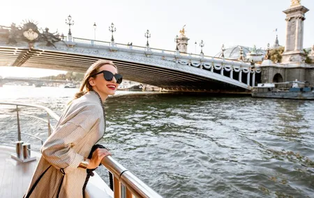 Walking Tour of Paris Old Town and Seine River Cruise