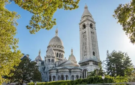 Montmartre Guided Tour with Sacré Cœur Church & City Views