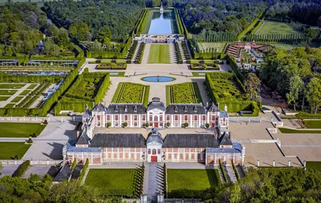 Giverny and Chateau du Champ de Bataille Private Tour from Paris