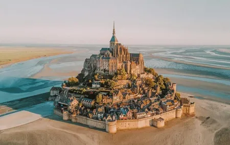 MONT SAINT MICHEL: Private minivan tour from Paris