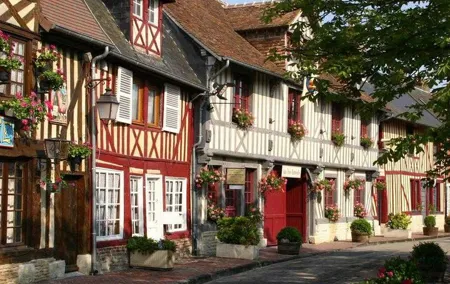 Normandy gastronomic tour from Paris : cidery, dairy, and typical villages !