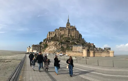 Mont-Saint-Michel Private Day Trip in Luxury Vehicle from Paris
