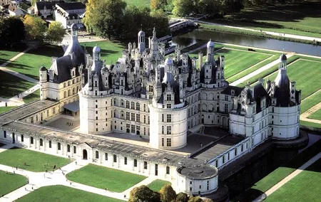 Loire Valley Castles Private Tour by Minivan from Paris
