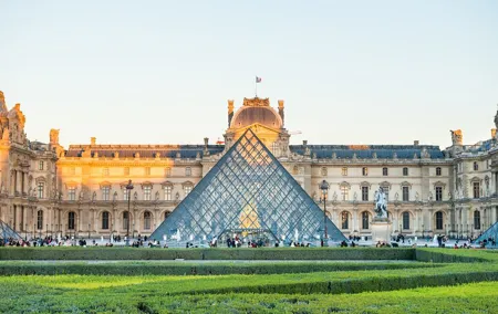 Louvre Museum Paris Private Tour with Tickets and Transfers