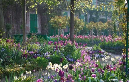 Giverny & Auvers Private Tour "On the road of Impressionists"