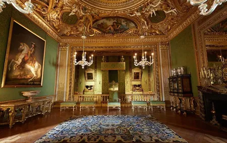 Vaux le Vicomte Castle VIP Tour from Paris