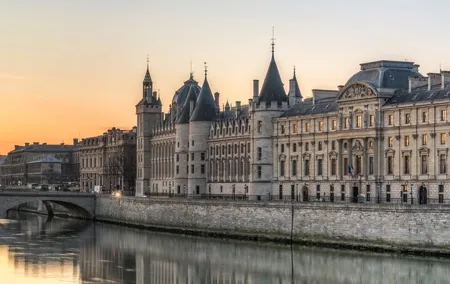 Family escape Game with kids and teens on the Île de la Cité