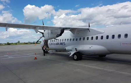 Shared Departure Transfer: Prague Hotel to Prague Airport