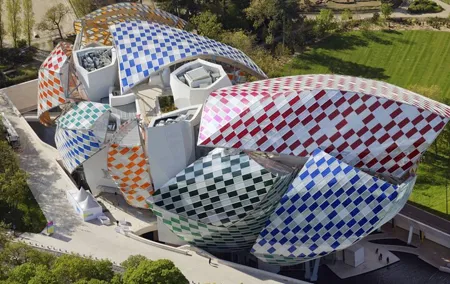 Combo: Side car Tour in Paris + Louis Vuitton Museum