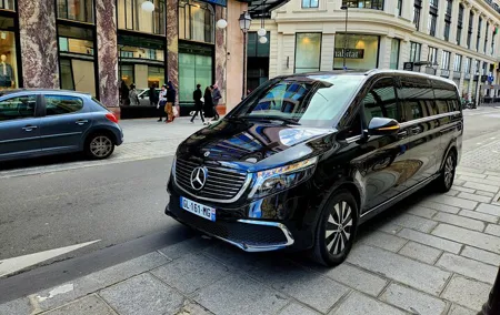Private Transfer: Paris or Airport CDG to Bruges by Luxury Van