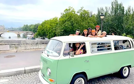 Private Guided Tour with Classic Van in Paris