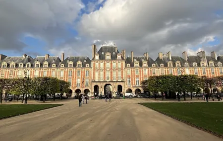 Small Group Marais/Place des Vosges Walking Tour -10 people max