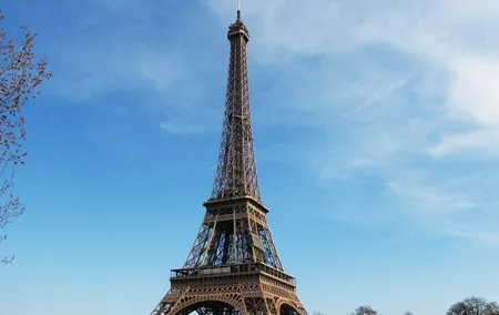 Treasure hunt along the Seine to visit Paris!