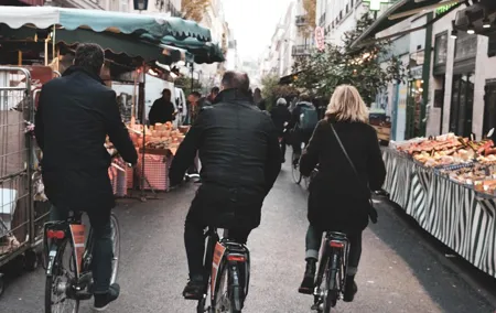 Paris: Secrets Tour on a Dutch Bike
